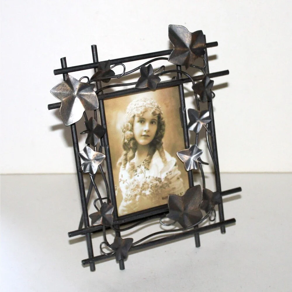 Hermitage Pottery Metal Ivy Leaf Vine Photo Frame vintage floral garden bronze